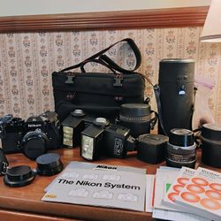Nikon EL2 Camera & 5 Vivitar Lens & Cases, Extra Accessories. See Description 