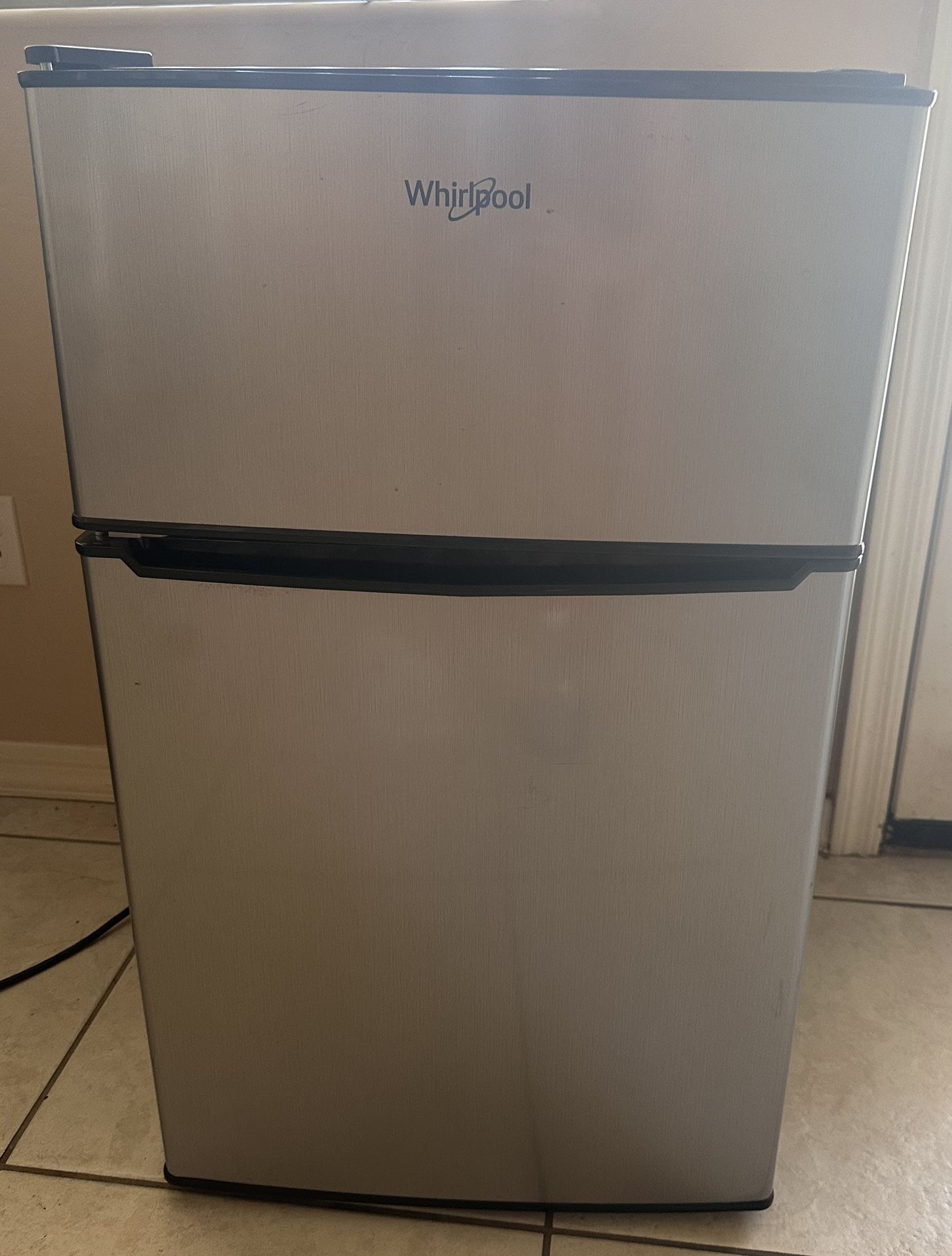 Whirlpool Mini Fridge 3.2 Cu. Ft