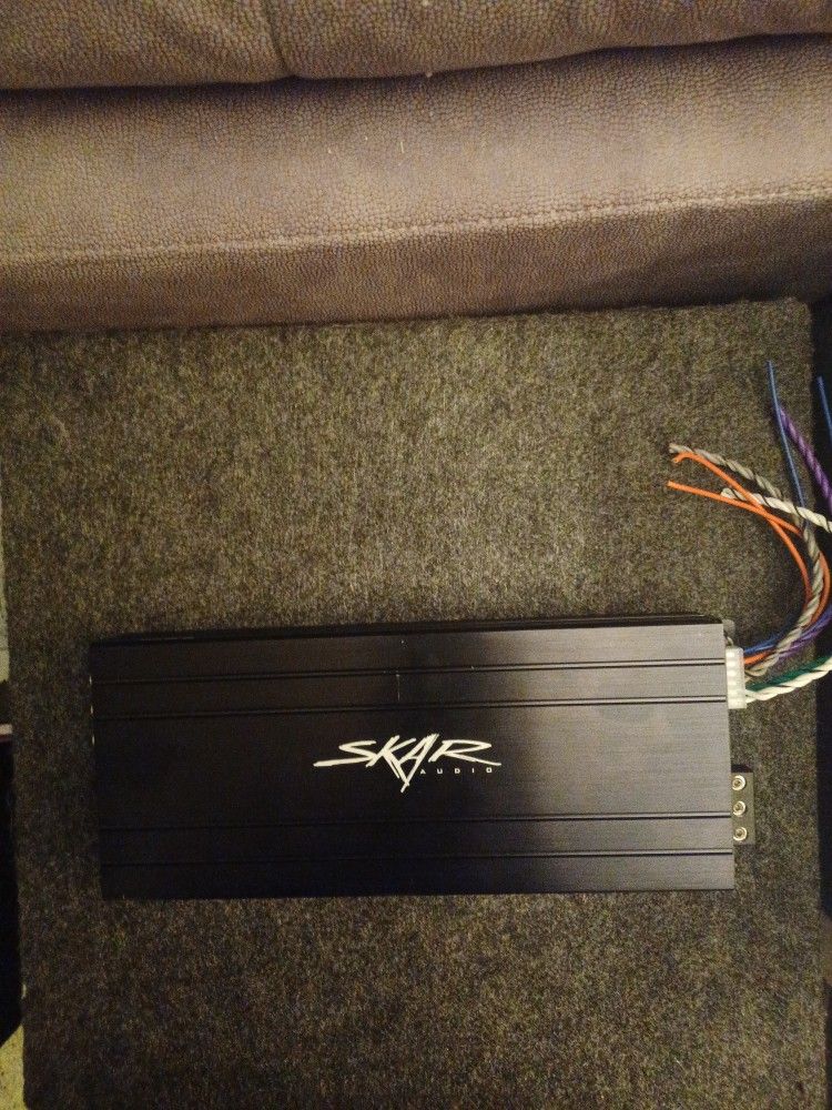 SKAR AUDIO AMPLIFIER SK-M9005D IN PERFECT CONDITION LIKE NEW $100