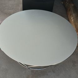 KEILHAUER CAHOOTS ROUND COFFEE TABLE