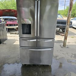 Whirlpool Fridge Working 30 Day Warranty Will Deliver In Bakersfield For Full Price
