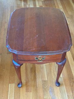 Free end table