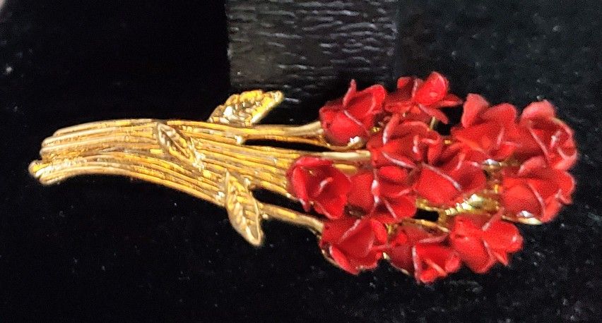 Vintage Boutique OF Roses Brooch 