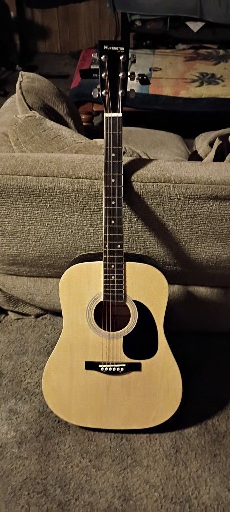 BRAND NEW Huntington acoustic guitar (CASH ONLY)