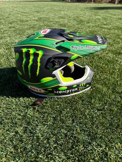 BELL Helmet (Monster Energy)