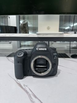 Canon 5D Mark IV (mint Condition)