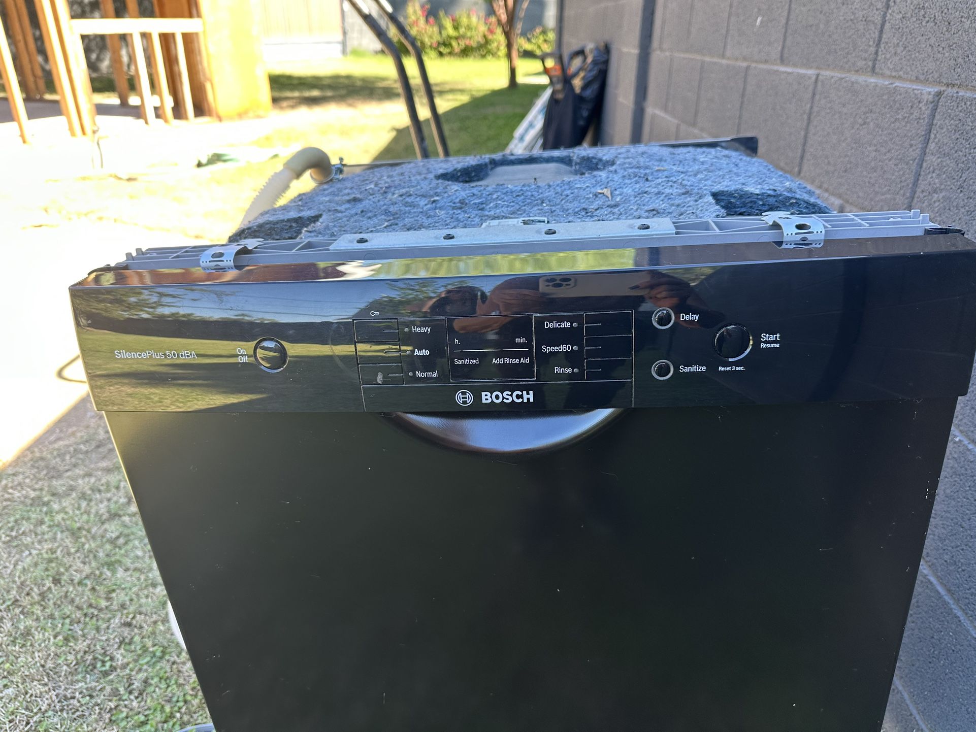 bosch 24” Black/stainless Dishwasher Like New