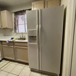 Kitchen Appliance And Ceiling Fan 