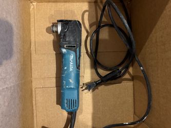 Makita TM3010C 3-Amp Variable Speed Oscillating Multi-Tool Only