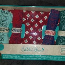 New Pioneer Woman 13 Piece Wishful Winter Table Linen Set