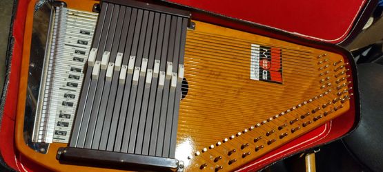 Vintage auto harp with case