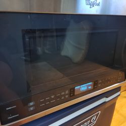 ABOVE THE RANGE  STAINLESS STEEL WHIRLPOOL MICROWAVE