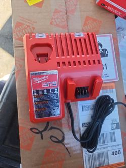 Milwaukee M18/m12 Charger