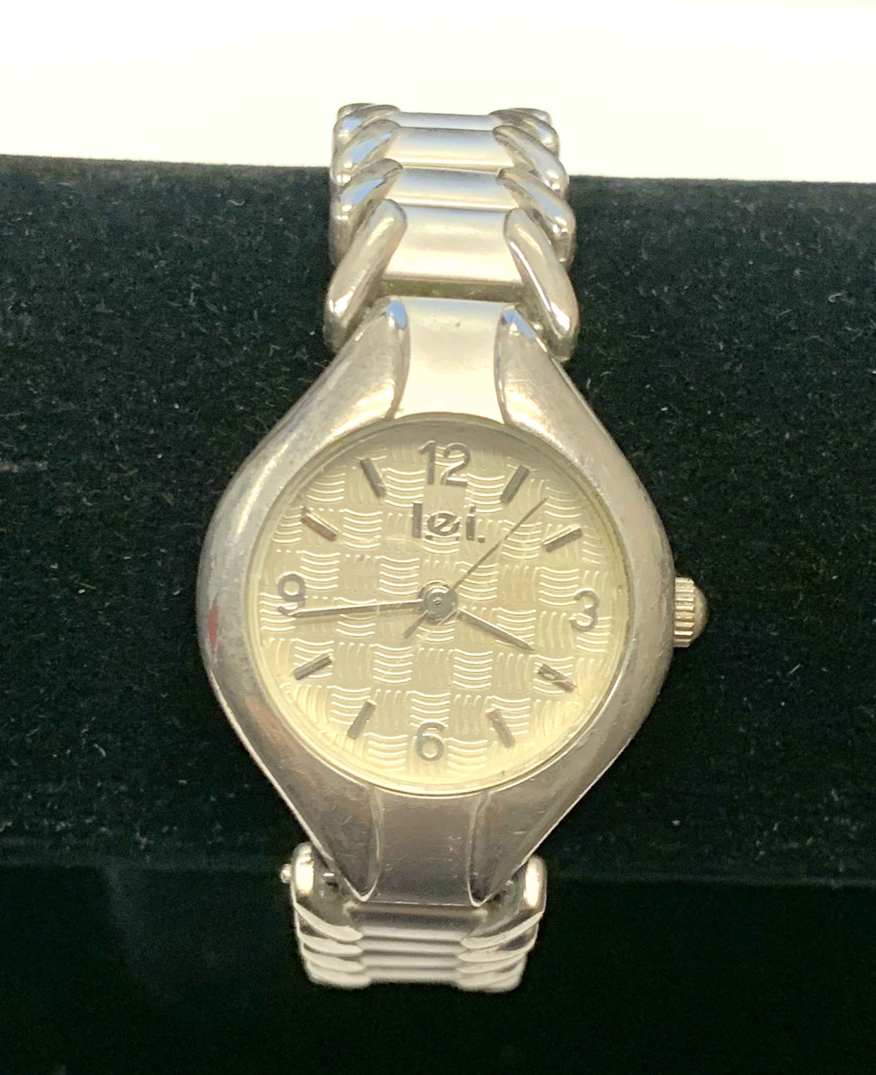 Ladies L.E.I. Life Energy Intelligence Silver Tone Textured Dial 7"