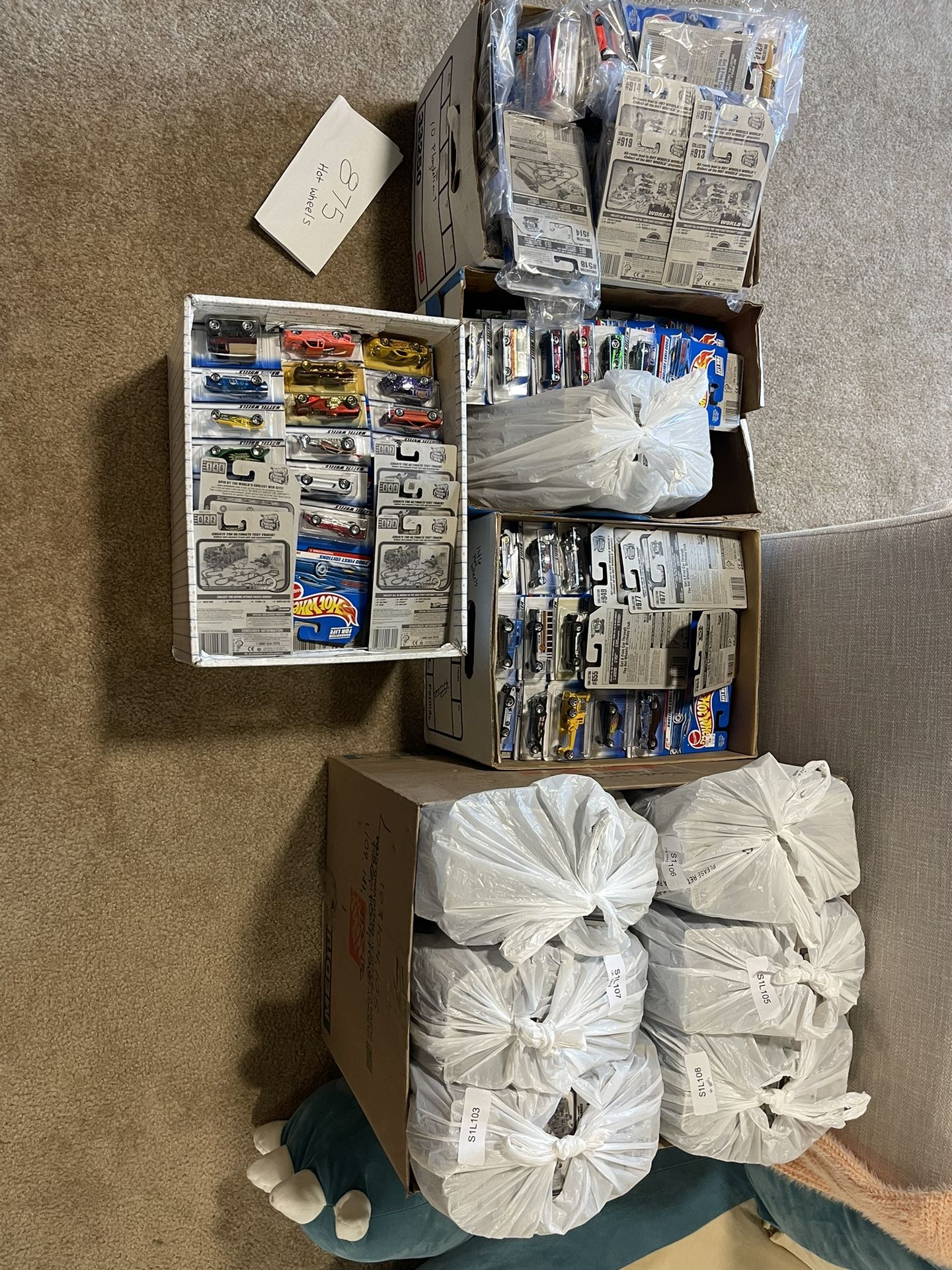 875 Hot Wheels