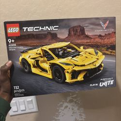 LEGO TECHNIC Chevrolet Corvette Stingray 