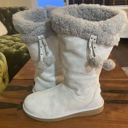 UGGS.. Brand New Size 10