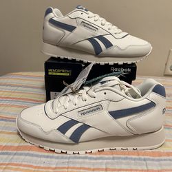 Reebok size 8 Brand New Blue and white sneakers. (Hablo Español Tambien)