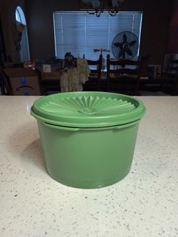 Vintage Tupperware Green Servalier Canister Bowl with Sunburst Lid 7” Round Avocado Kitchen Storage