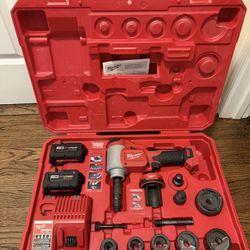 M18 18V Lithium-Ion 1/2 in. - 2 in. Force Logic High Capacity Cordless Knockout Tool Kit /W Die Set,