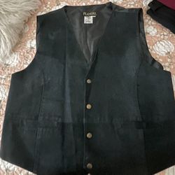 Black Saddlery suede vest in good condition size XXL