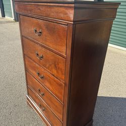 Chest Of Drawer Good Working Condition 48.5”TX31.5”Wx15.3/4D/ Cajonera Buena 