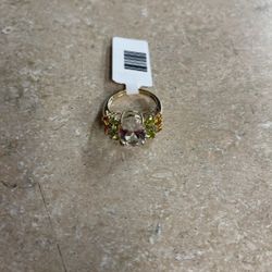 10k White Topaz Stone Ring (4.9grams) 