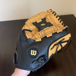 Wilson A350  11" baseball glove RHT