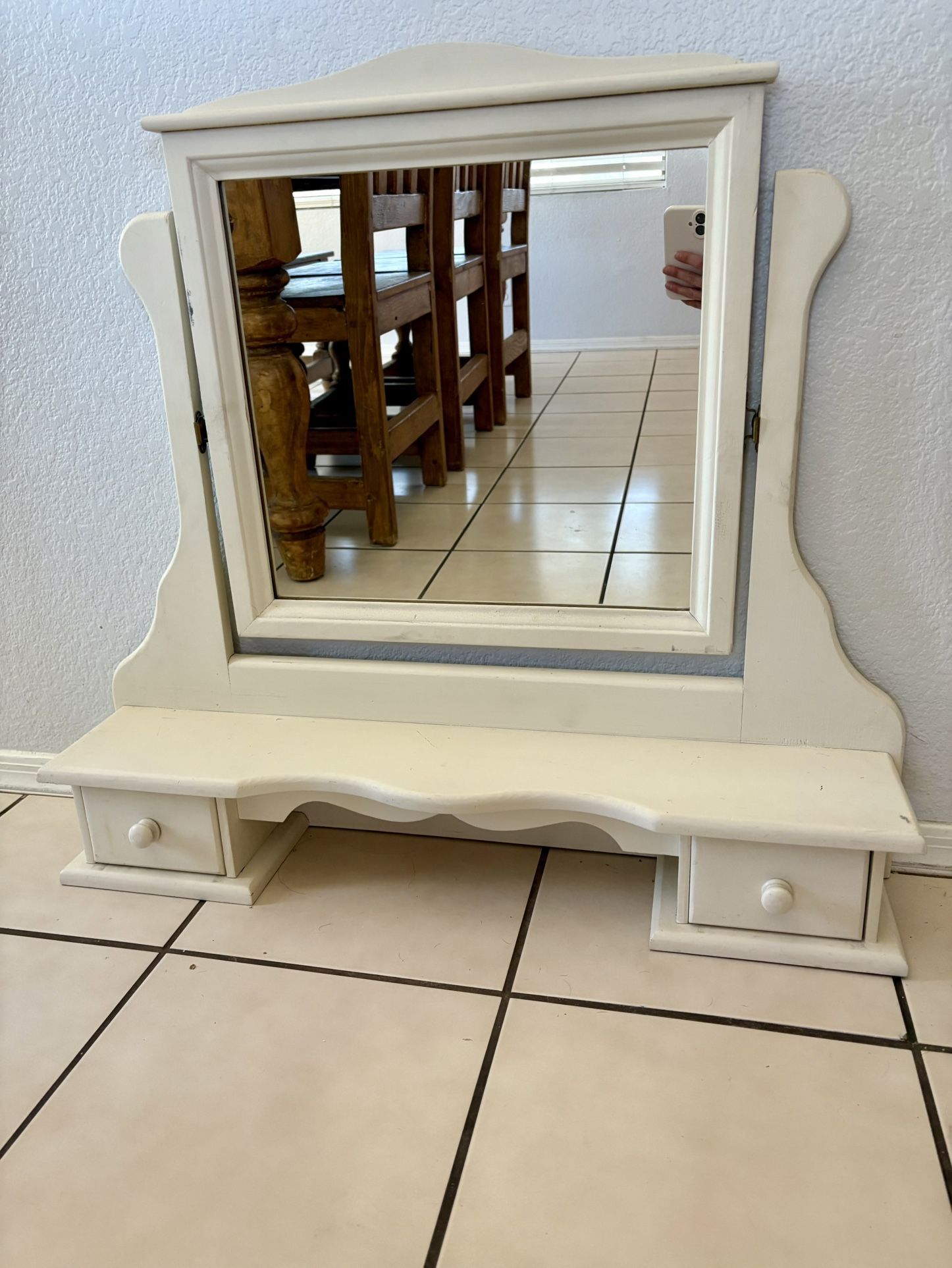 Mirror for desk, dresser, or vanity