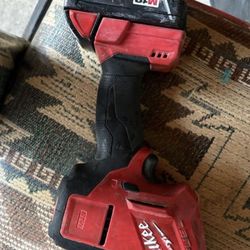 MILWAUKEE M-18 HAWZALL CON BATERIA $125