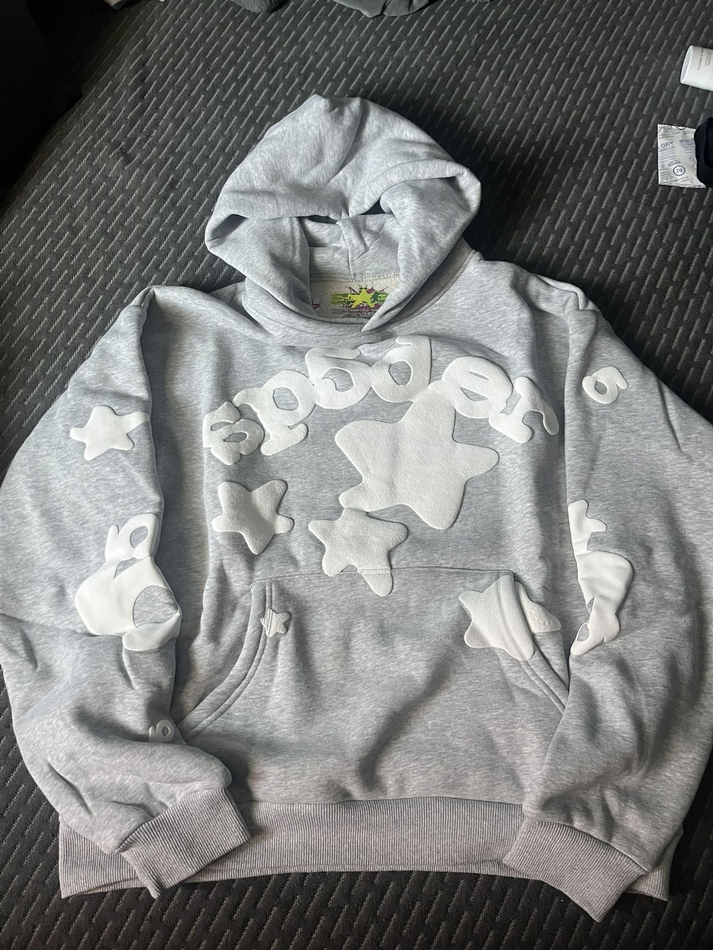 *BRAND NEW* Spider Beluga Hoodie Size Medium