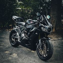 600