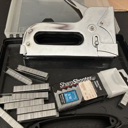 Staple Gun With Staples