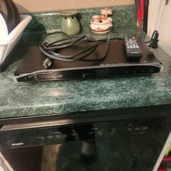 Yamaha Blu Ray DVD Player With Remote And Hdmi Cord