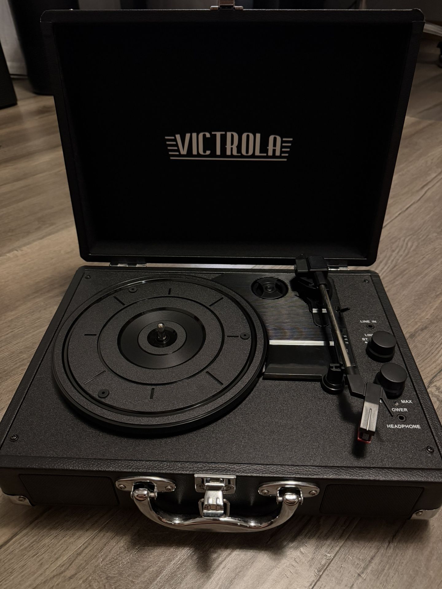 Victrola Vinyl Player With Speakers (MINT Condition)