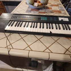 Yamaha Piano Key Board Has One Cracked Key Still Works Perfectly Fine