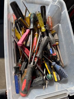 Large Lot of Mixed Screwdrivers make offer