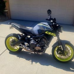 2016 Yamaha FZ-09 Motorcycle 