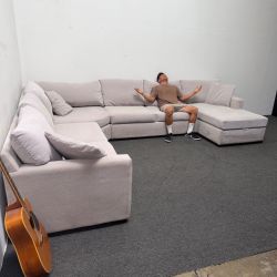Retails 3k!!! Macy’s Radley 4 pc U Sectional Couch in Light Gray - Deep Cleaned - Can Deliver