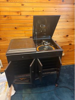 1940s Victrola Talking machine