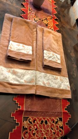 The Avanti look luxury towel set salmon color new