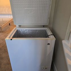 IGLOO Mini Freezer 