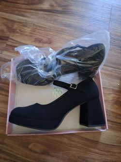 Woman pumps size 10 new
