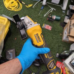 DEWALT

20V MAX XR Brushless Cordless 4-1/2 in.-5 in. Grinder (Tool Only)