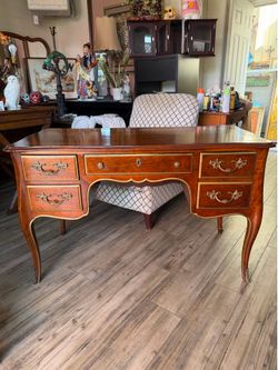 Made by Kindel Grand Rapids beautiful  Solid wood Desk