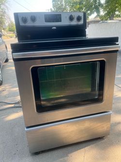 Whirlpool 30" Stainless Steel Electric Glass-Top Range / Stove