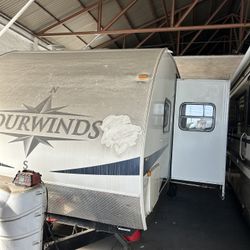 2011 Fourwinds travel trailer 