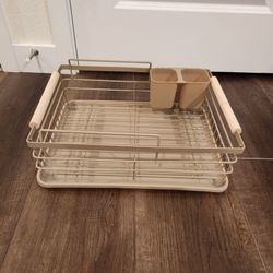17"×12.5"×6" single-tier dish drying rack, powder-coated steel frame, wooden side handles, a plastic drip tray, and a removable two-compartment cutler