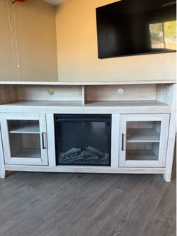 Entertainment / TV Stand