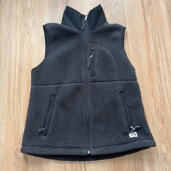 The North Face Women’s Black Sherpa Fleece Vest M/L